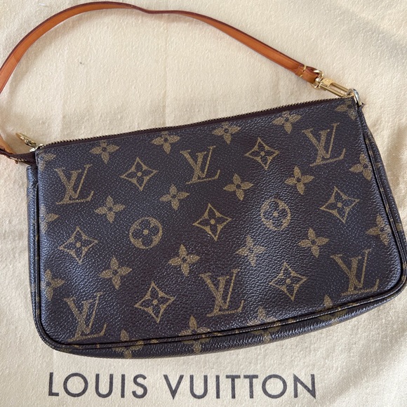 Louis Vuitton Handbags - Louis Vuitton Pochette Accessoires in Monogram